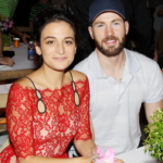 cewek pacar chris evans