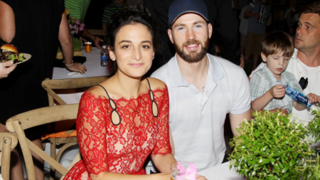 cewek pacar chris evans