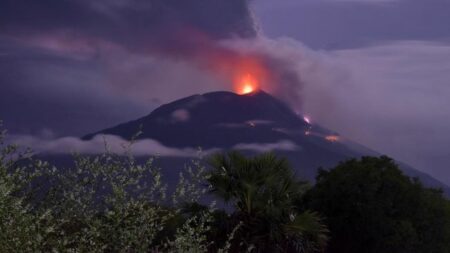 gunung aktif di indonesia