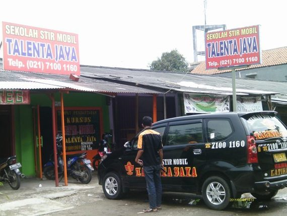 tempat belajar mobil